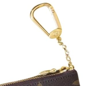 LV clasp for keychain wallet